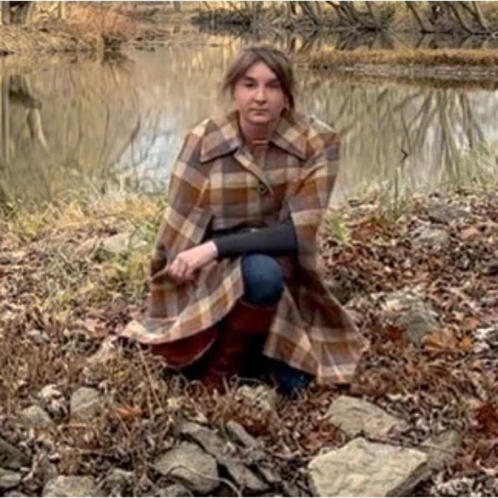 Meet your Posher, Hilary